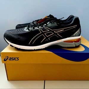 Asics Womens Wide Running Sneaker GT-2000